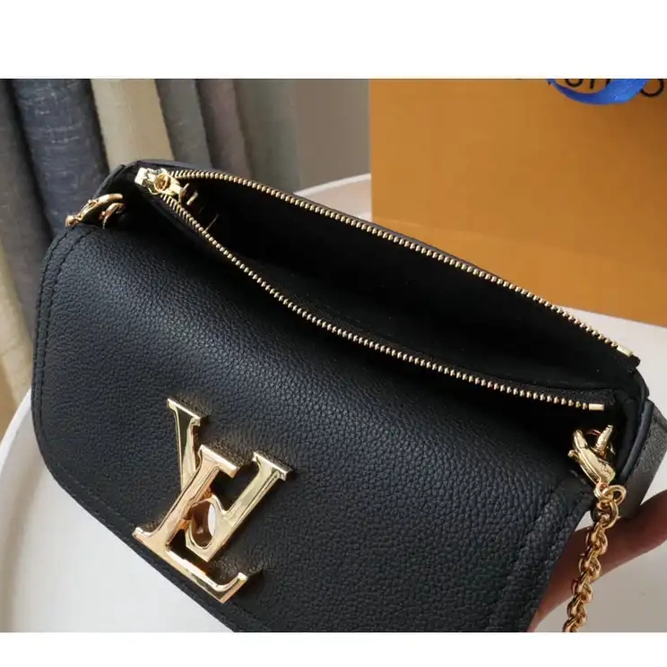 2205DJ0028 LV Bag 0726